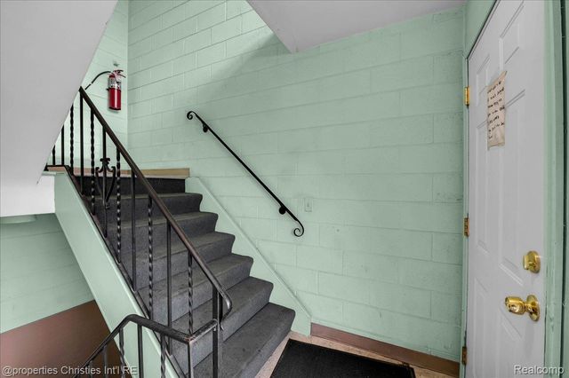 20231 Kelly Road, Detroit, MI 48225