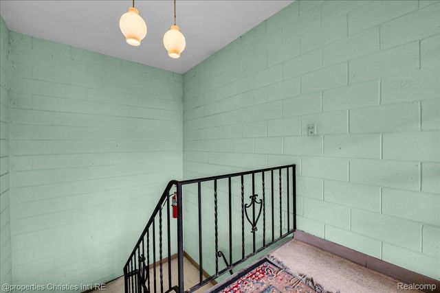 20231 Kelly Road, Detroit, MI 48225