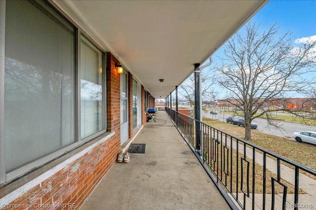 20231 Kelly Road, Detroit, MI 48225