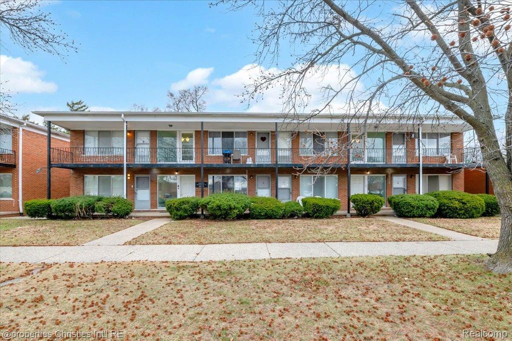 20231 Kelly Road, Detroit, MI 48225