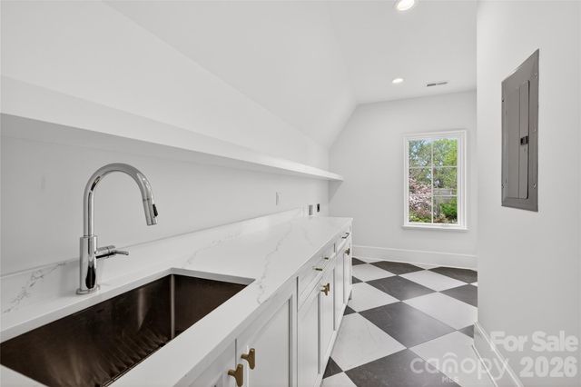 914 Edinburgh Lane, Charlotte, NC 28209