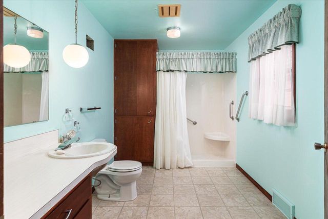 427 E Oak STREET, Viroqua, WI 54665