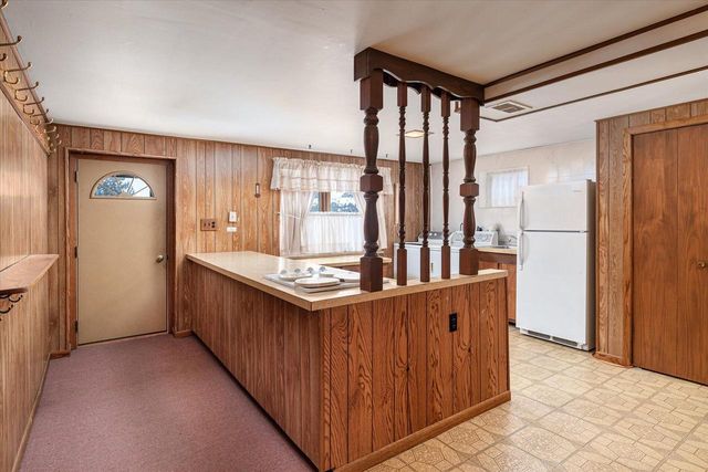 427 E Oak STREET, Viroqua, WI 54665