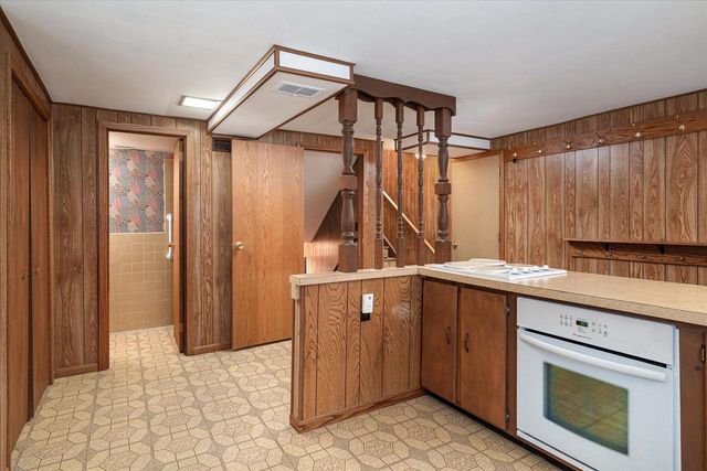 427 E Oak STREET, Viroqua, WI 54665