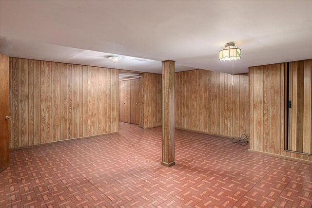 427 E Oak STREET, Viroqua, WI 54665