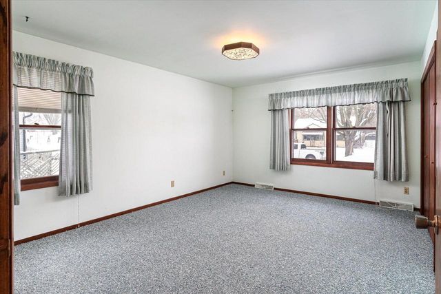 427 E Oak STREET, Viroqua, WI 54665