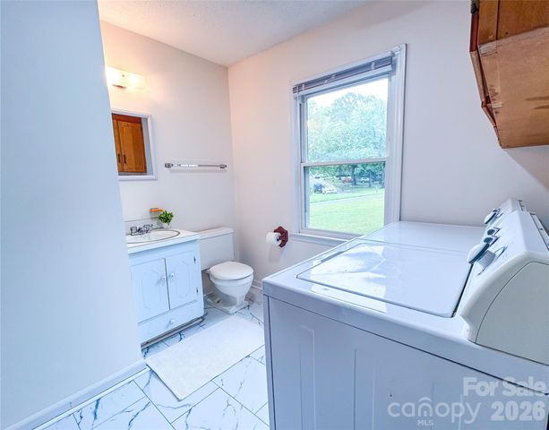 518 Vinecrest Drive, Matthews, NC 28105