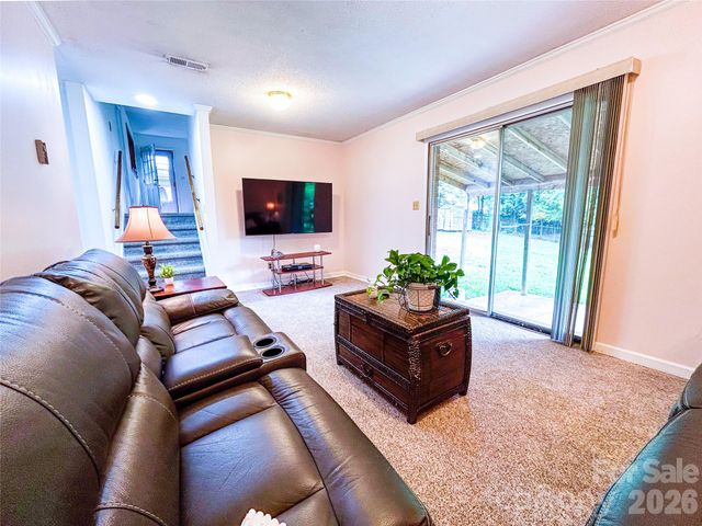 518 Vinecrest Drive, Matthews, NC 28105