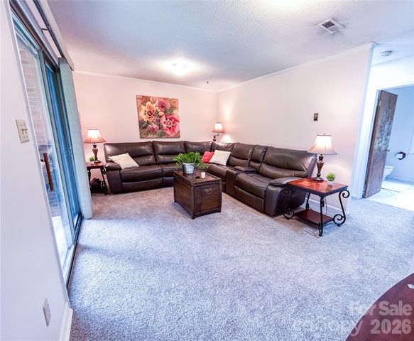 518 Vinecrest Drive, Matthews, NC 28105