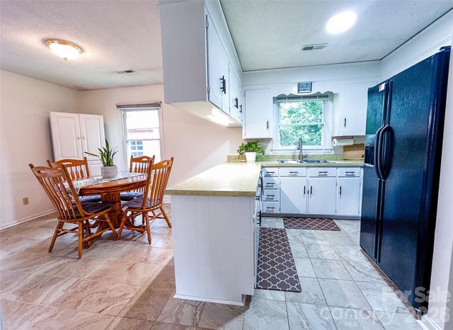 518 Vinecrest Drive, Matthews, NC 28105