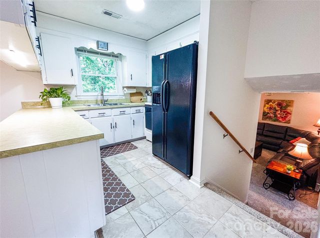 518 Vinecrest Drive, Matthews, NC 28105