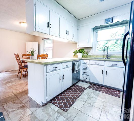 518 Vinecrest Drive, Matthews, NC 28105