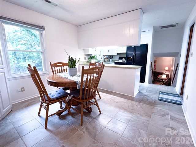 518 Vinecrest Drive, Matthews, NC 28105