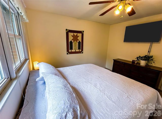 518 Vinecrest Drive, Matthews, NC 28105