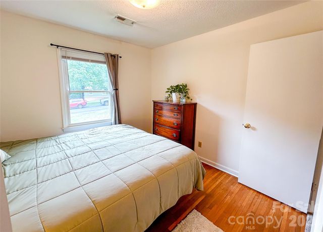 518 Vinecrest Drive, Matthews, NC 28105