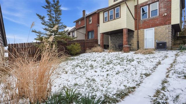 729 Woodbourne Ave, Brookline, PA 15226