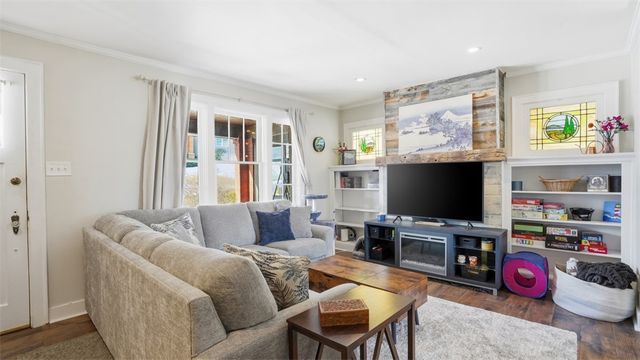 729 Woodbourne Ave, Brookline, PA 15226