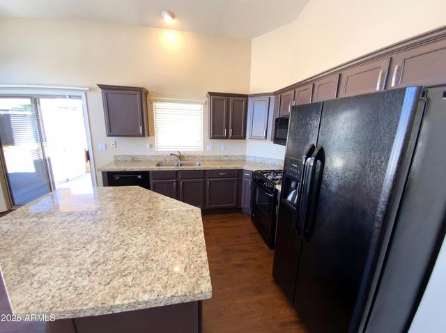 3938 W HACKAMORE Drive, Phoenix, AZ 85083