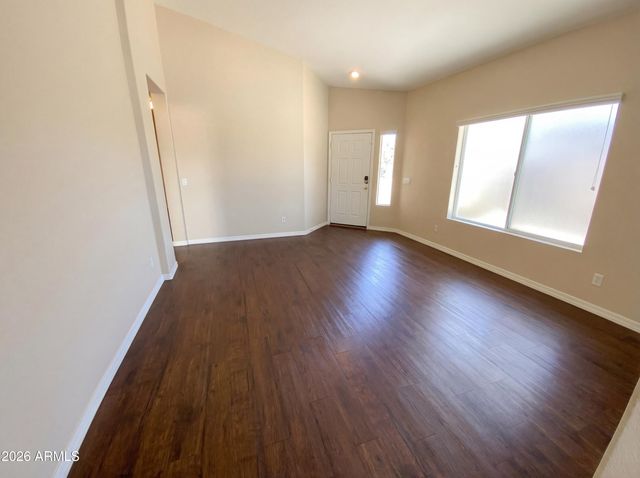 3938 W HACKAMORE Drive, Phoenix, AZ 85083