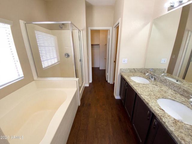 3938 W HACKAMORE Drive, Phoenix, AZ 85083