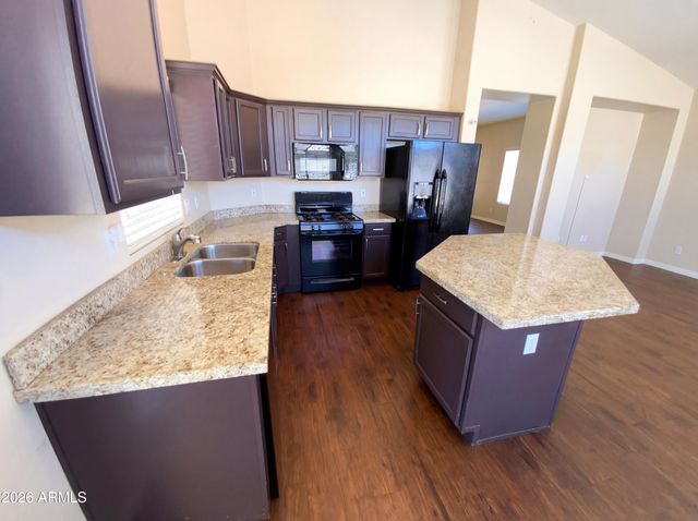 3938 W HACKAMORE Drive, Phoenix, AZ 85083