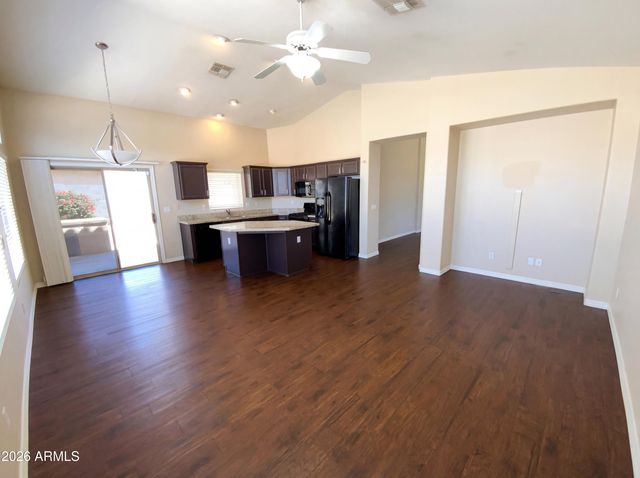 3938 W HACKAMORE Drive, Phoenix, AZ 85083