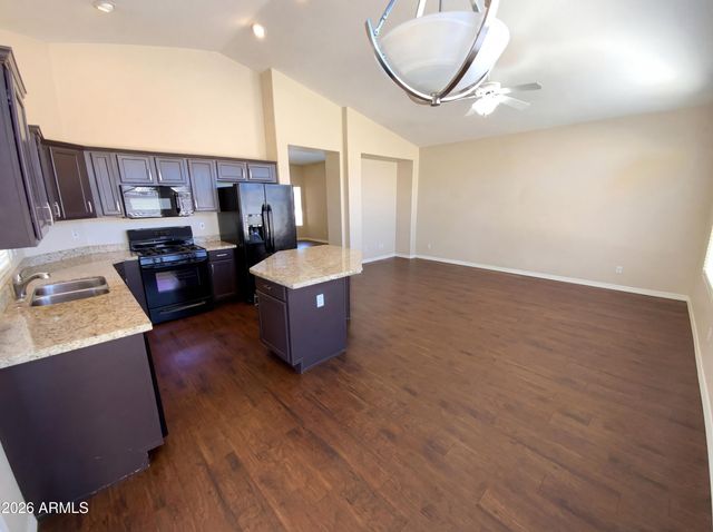 3938 W HACKAMORE Drive, Phoenix, AZ 85083