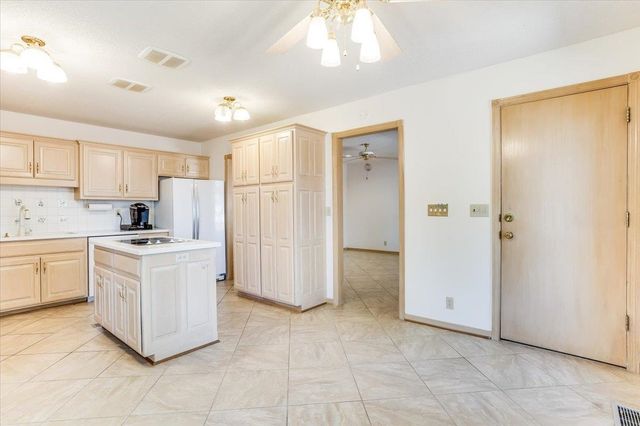 10531 W Millpond St, Wichita, KS 67212