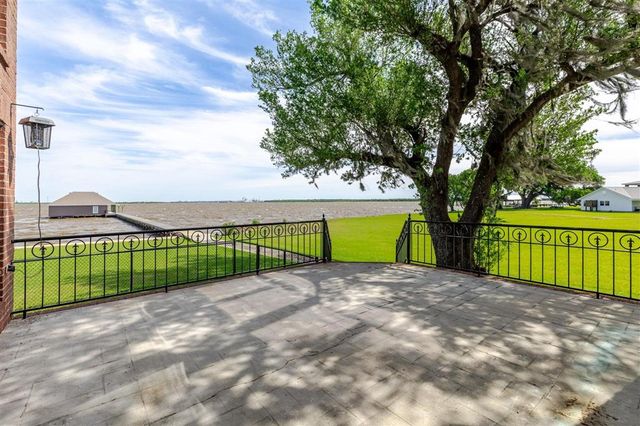 7090 Moss Lake Lane, Sulphur, LA 70665