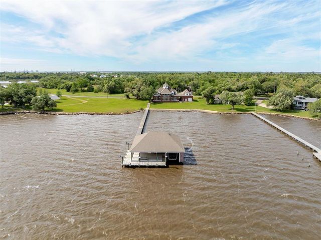 7090 Moss Lake Lane, Sulphur, LA 70665