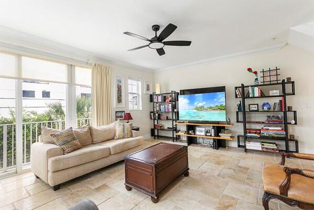 2725 NE 8th Avenue 118, Wilton Manors, FL 33334