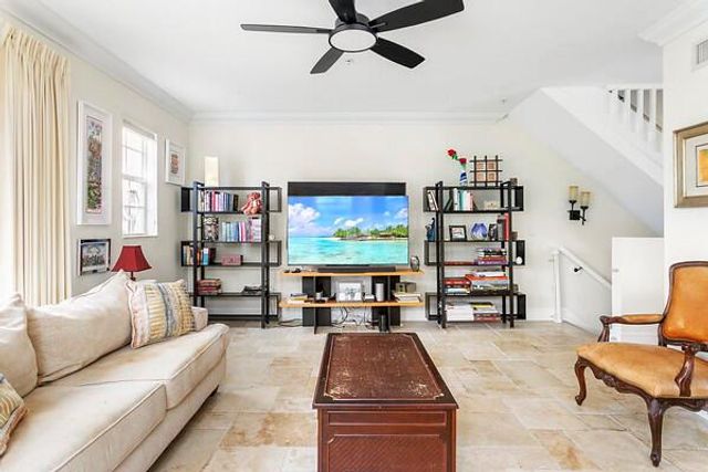 2725 NE 8th Avenue 118, Wilton Manors, FL 33334