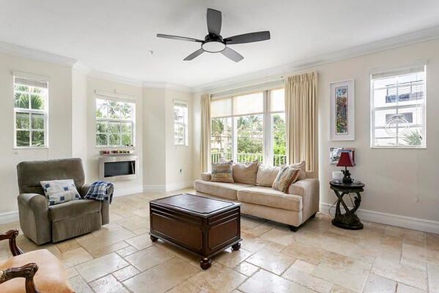 2725 NE 8th Avenue 118, Wilton Manors, FL 33334