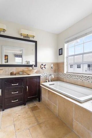 2725 NE 8th Avenue 118, Wilton Manors, FL 33334