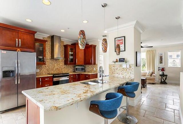 2725 NE 8th Avenue 118, Wilton Manors, FL 33334