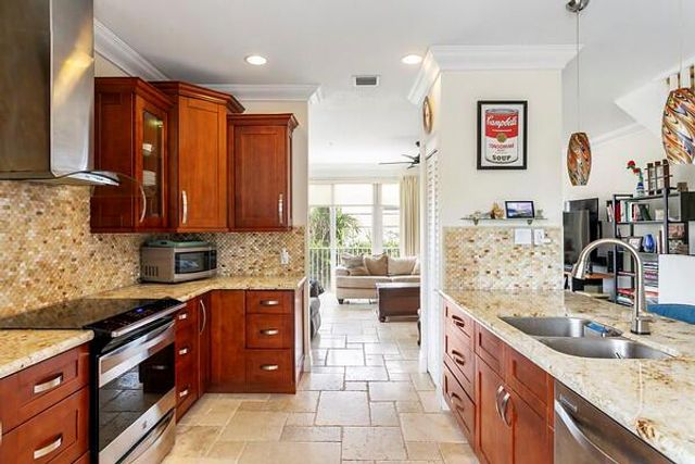 2725 NE 8th Avenue 118, Wilton Manors, FL 33334