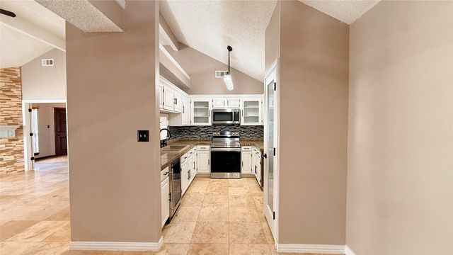6841 Ashbury Drive, Fort Worth, TX 76133