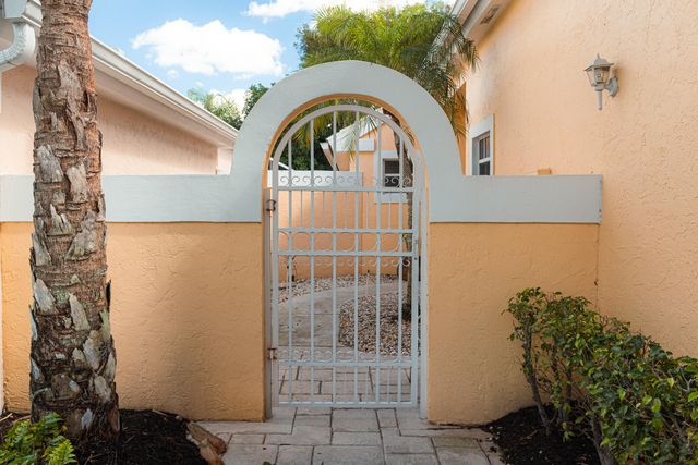 1100 Lytham Court, West Palm Beach, FL 33411