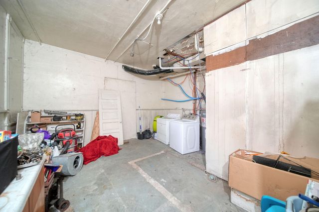 1302 Cooper Street, Jackson City, MI 49202