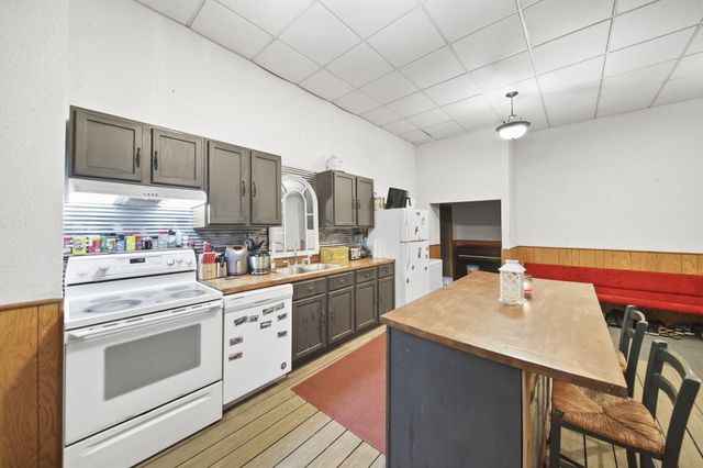 1302 Cooper Street, Jackson City, MI 49202