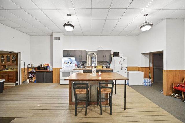 1302 Cooper Street, Jackson City, MI 49202