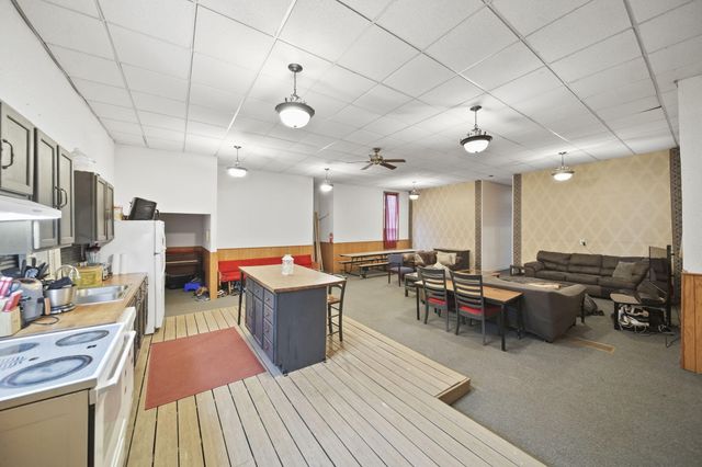 1302 Cooper Street, Jackson City, MI 49202