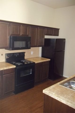 1432 Ravenwood Drive, Mansfield, TX 76063
