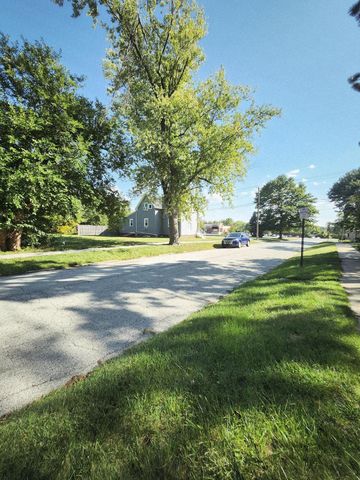 8 Wayne Street, Valparaiso, IN 46385