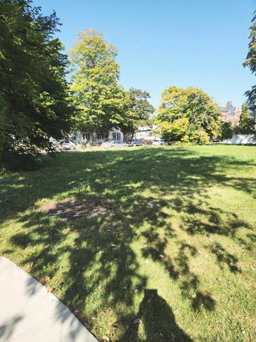 8 Wayne Street, Valparaiso, IN 46385