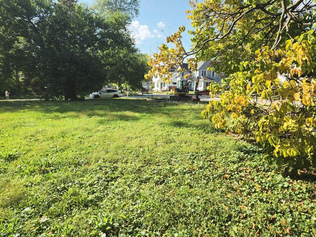 8 Wayne Street, Valparaiso, IN 46385