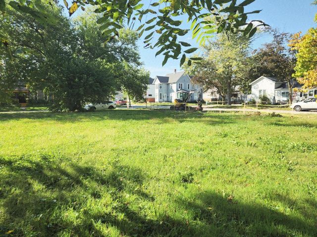 8 Wayne Street, Valparaiso, IN 46385