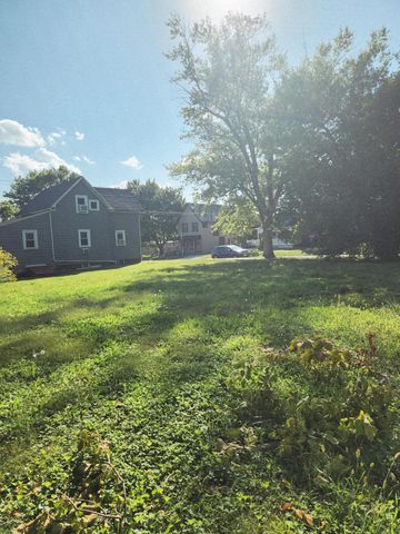 8 Wayne Street, Valparaiso, IN 46385