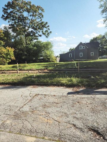 8 Wayne Street, Valparaiso, IN 46385