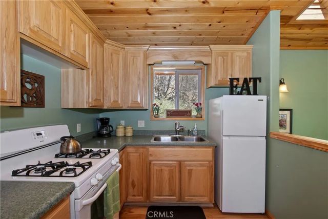 33653 Green Valley Lane, Green Valley Lake, CA 92341